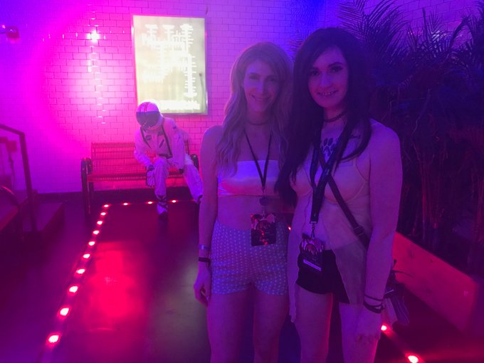 Just met this cutie! Make sure to follow her @LiaGraceCB https://t.co/60Hjxdrtp1<a class="tags" href="/tag/liagracecb">@liagracecb</a>