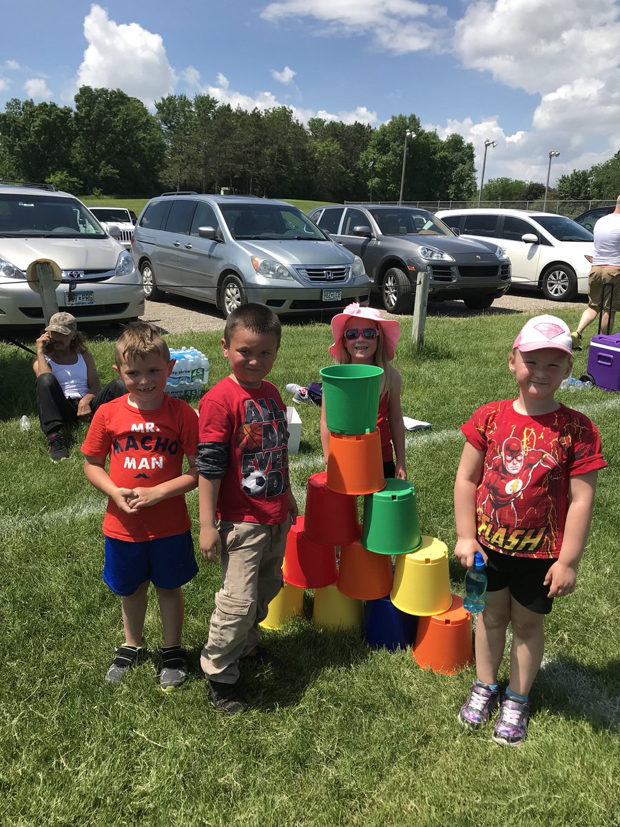 SteMarieIn403's tweet photo. Plenty of sun for our kindergarten Fun in the Sun day! Thanks @Westwood_PhyEd for organizing a great afternoon! https://t.co/SyueQmkYyD
