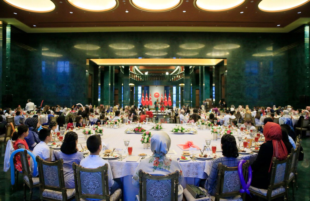 Bakanımız <a href="/drbetulsayan/">Dr.Betül Sayan Kaya 🇹🇷</a> ve Çocuk Evlerimizde kalan kıymetli evlatlarımız, Cumhurbaşkanlığı Külliyesinde Sn. Emine Erdoğan Hanımefendi'nin misafiri oldular.