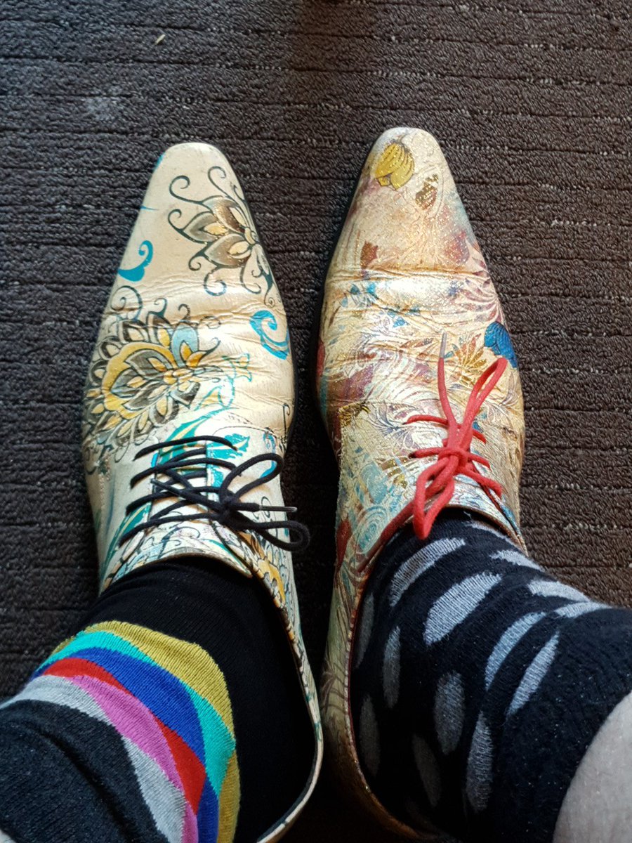 #CrazySocks4Docs #GPDU18 <a href="/RACGP/">RACGP</a> Crazy shoes and socks day. Lets look after each other.