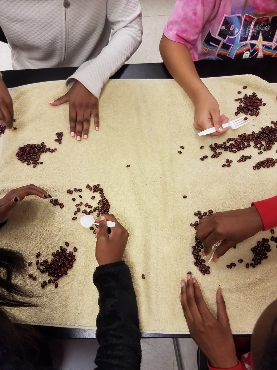 RAMSrmccormick's tweet photo. Learning all we can.....students experience natural selection as they determine which crab claw is best. #RAMSInspire https://t.co/CFoqrSu91r