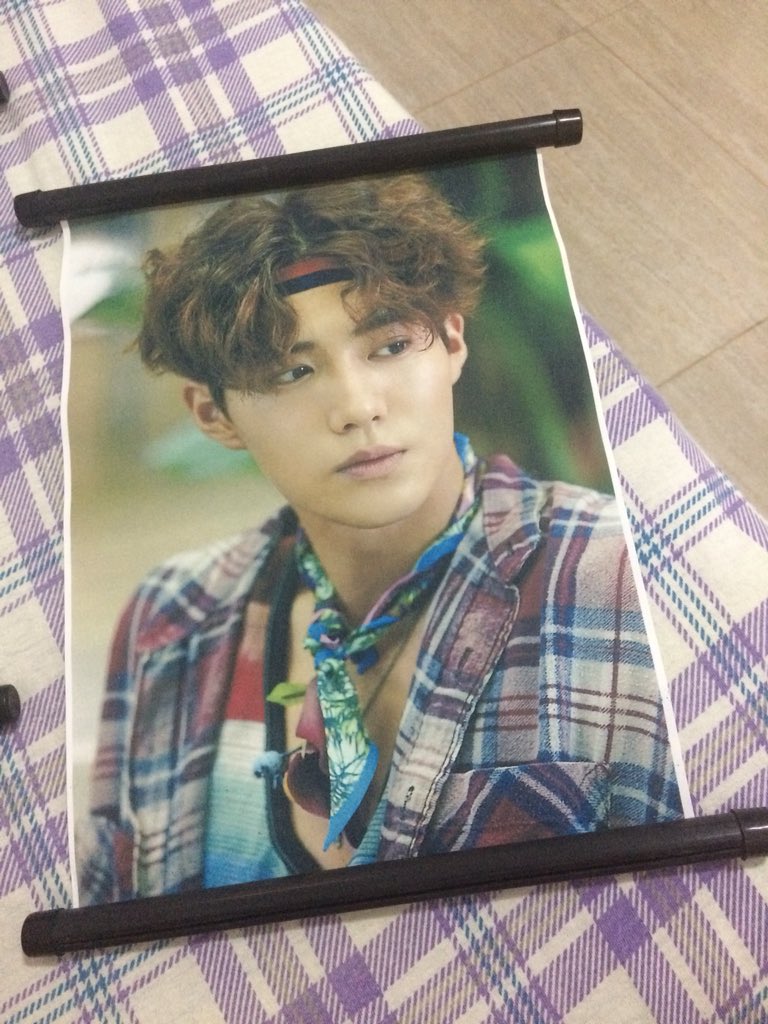 chittaphonye's tweet photo. pessoal to começando a vender algumas coisas de kpop como esses pôsteres do exo, e em breve vai ter do bts e got7 https://t.co/RxACGlW82d