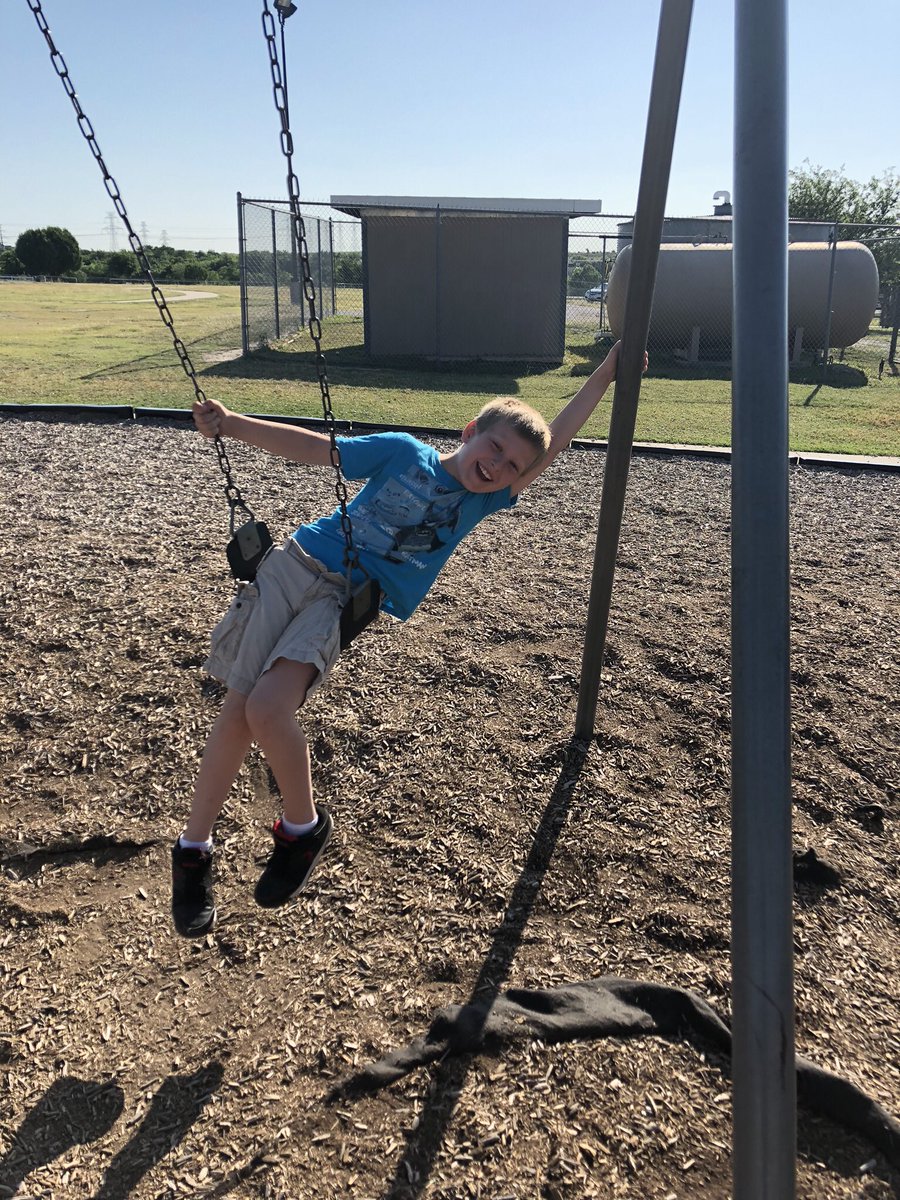 Jacksonclass3rd's tweet photo. Friends and recess. https://t.co/MOBk3rB9wX