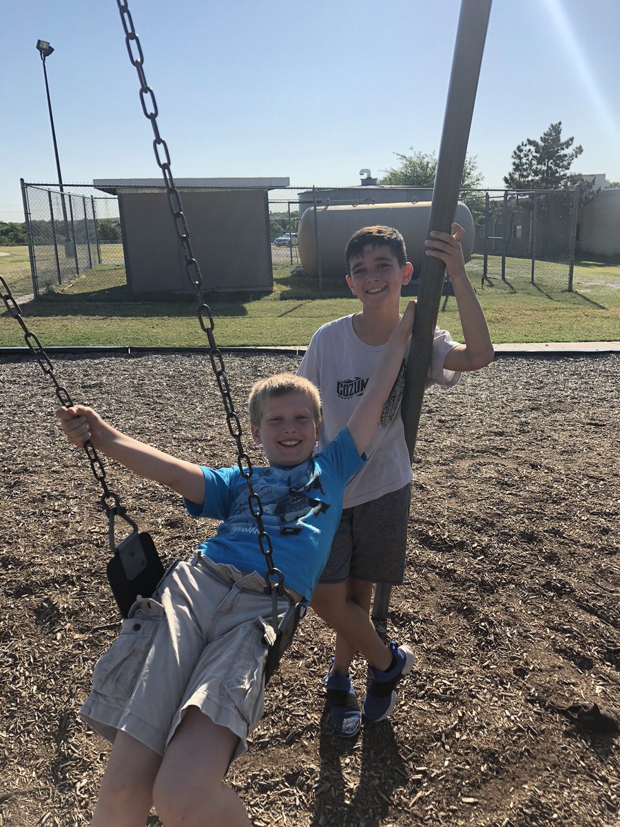 Jacksonclass3rd's tweet photo. Friends and recess. https://t.co/MOBk3rB9wX