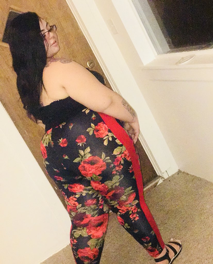 BigBodyFluff's tweet photo. She only fuck with bosses I can tell by her discussion β¨ #bigfinetwitter #BigFineAppreciation #300plusclub #mixedmami https://t.co/wtm6H11yHr