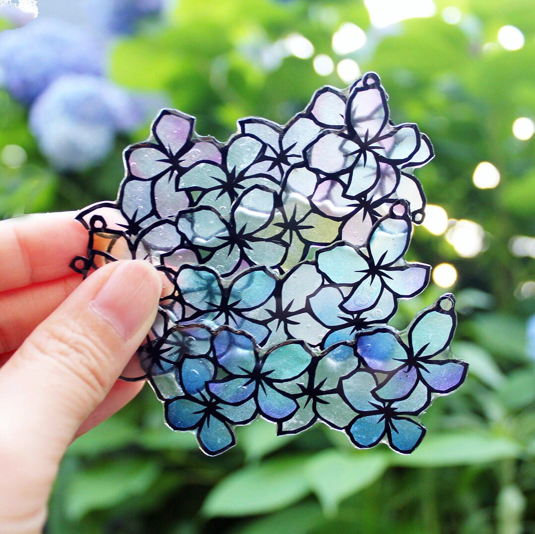 佐川綾野 切り絵作家12 23 おはなしのくに Sur Twitter 静岡伊勢丹でのイベント 初日二日目がおわり三日目 ブルーのネックレスは完売しました 他のお色はございます 綺麗に作れたので紫陽花ネックレスはお勧めです 切り絵 レジンアクセサリー