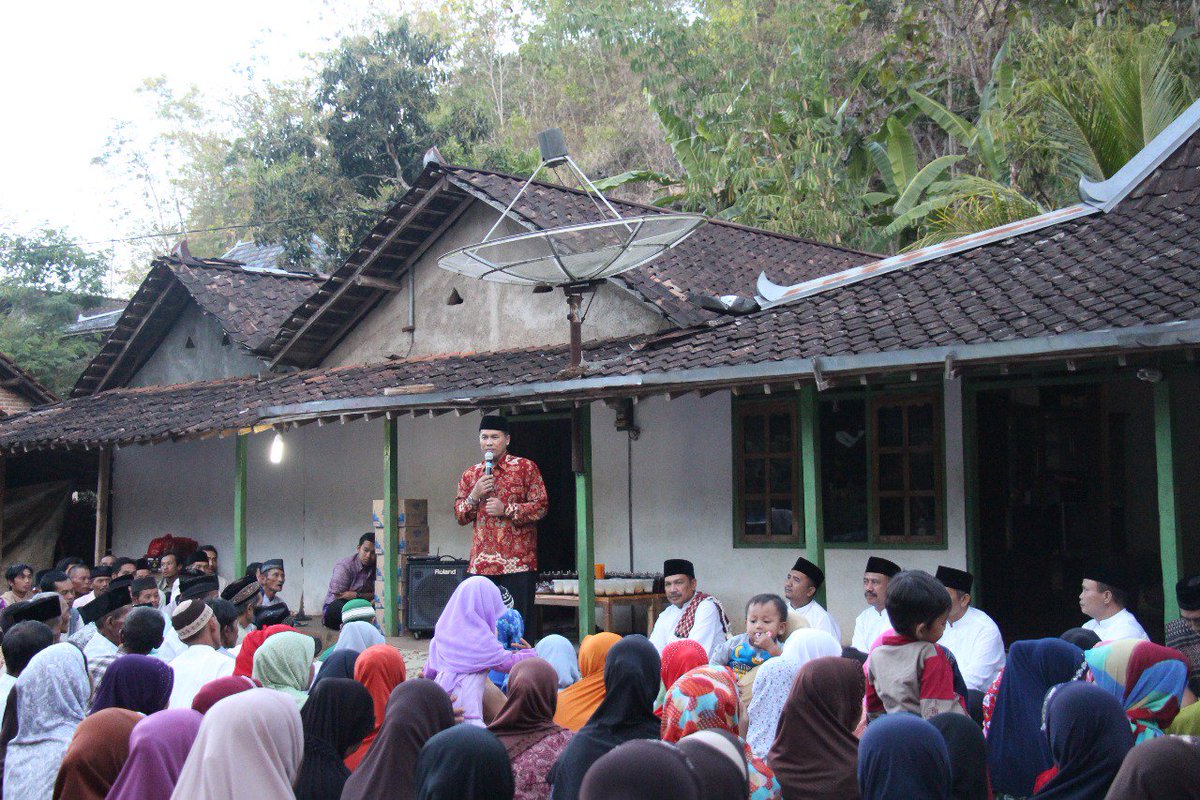BupatiWonogiri's tweet photo. Buka Bersama Ramadhan bersama Warga Gendayakan kec.Paranggupito (31/5) #SesarenganMbangunWonogiri https://t.co/0xCmf2louK