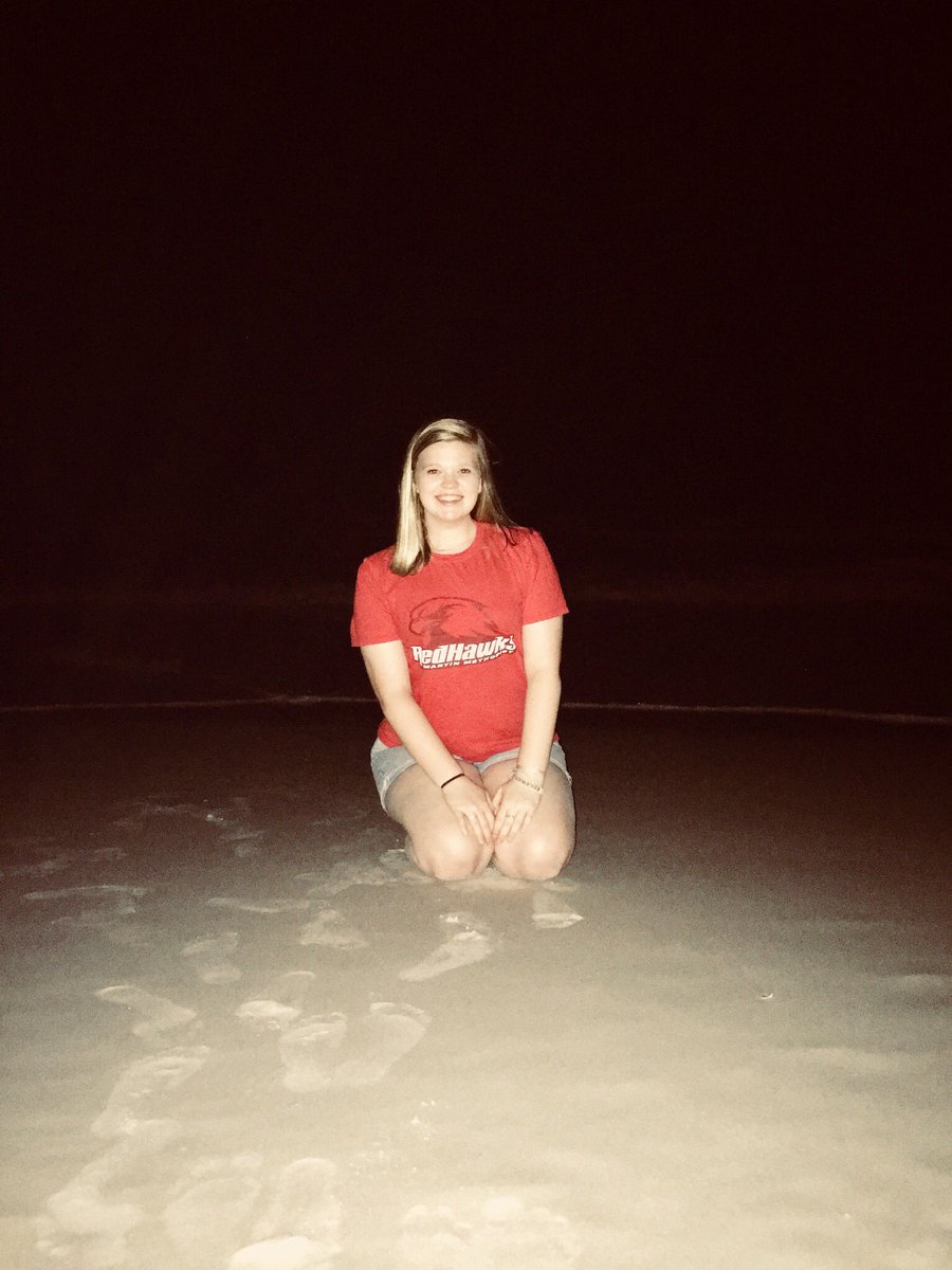 KaRo315's tweet photo. Although most of my vacation has been development psych homework, I had to show my love for MMC all the way in PCB! ❤️🖤🏝 #RedHawksSummer2018 https://t.co/U4ZxkLwGxZ