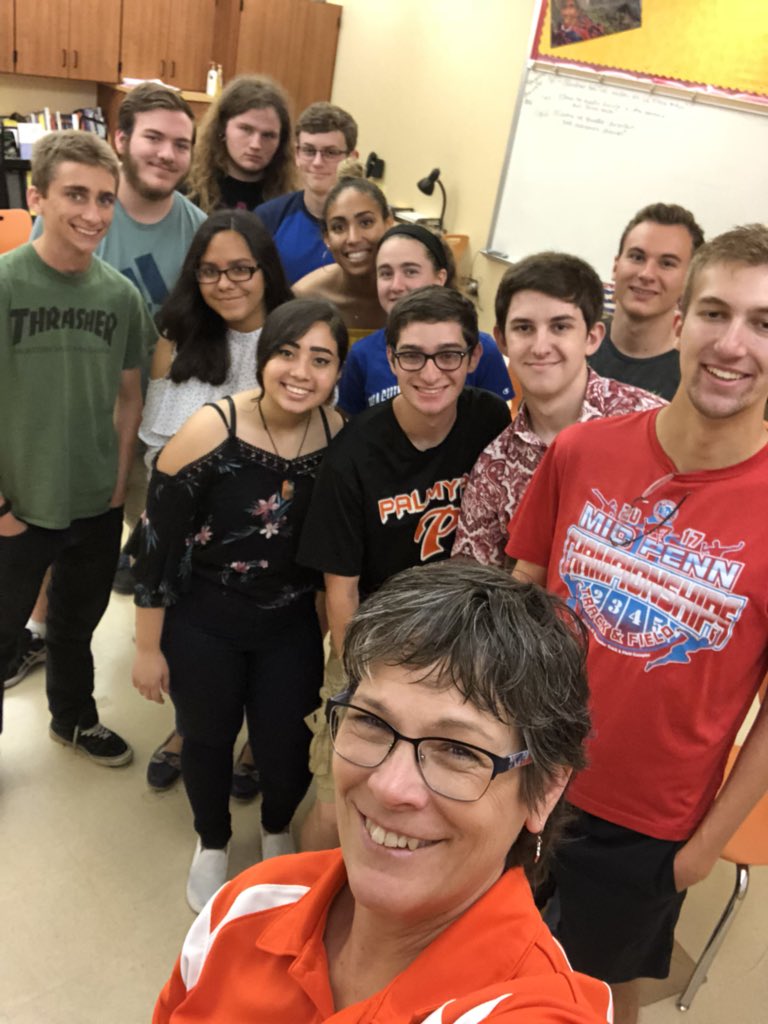 sonrisadelcampo's tweet photo. ..and in a blink of the eye, the seniors leave Spanish class. See you at 🎓
#gr8class
#Iamlucky
#thanks4memories
#4jrsremain https://t.co/F3e5qkbFVk