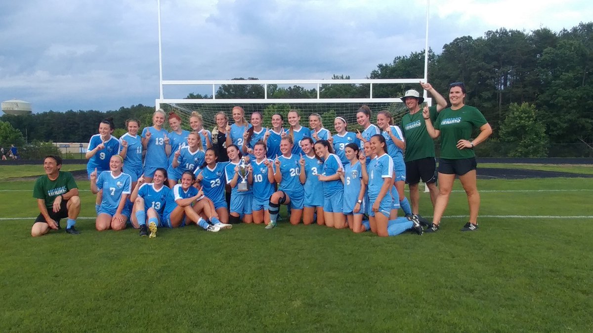hhsactivities's tweet photo. Region 4B Champs.  Its a great day to be a hawk! https://t.co/JMbfbQiKdR