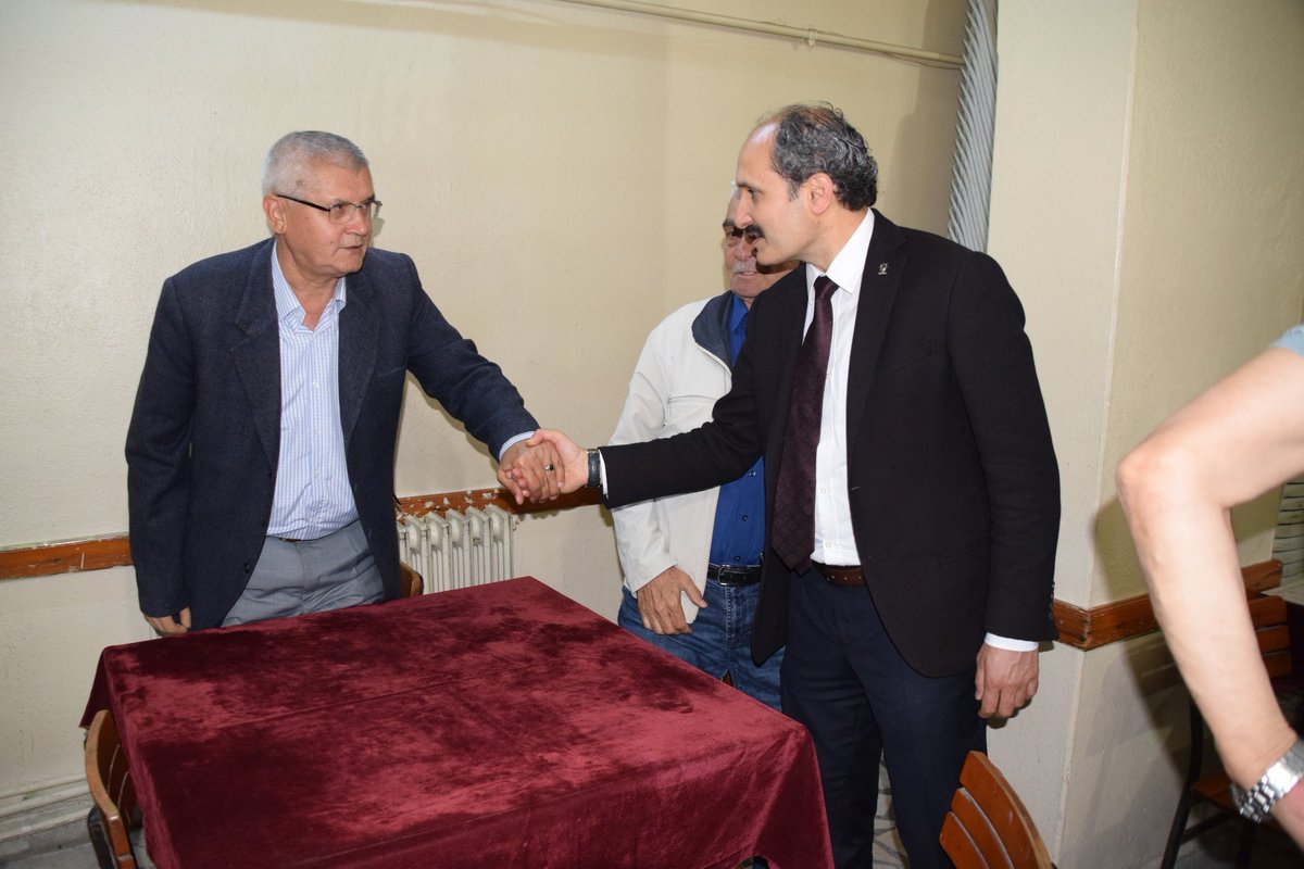 BalikesirAk's tweet photo. Bu akşam Karesi İlçe teşkilatımızla birlikte Balıkesir Merkez’de Sakarya Mahallemizde halkımızı ziyaret ettik. 24 Haziran’a kadar durmadan yorulmadan çalışmaya devam.
#VakitBalikesirVakti 
#VakitTürkiyeVakti https://t.co/1rzNycPwiH