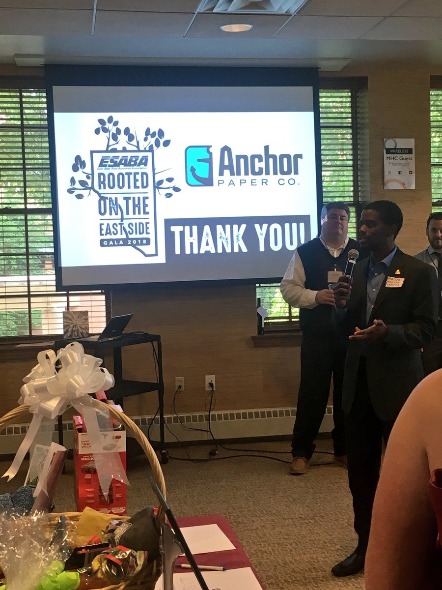 BrookeLeeAPC's tweet photo. Thank you @mayorcarter3 for supporting @eastsideareabiz & all the FANTASTIC businesses on the East Side #StPaul #AnchorPaper #EastSideIsTheBestSide #TeamAPC https://t.co/9OjzHRrmIB