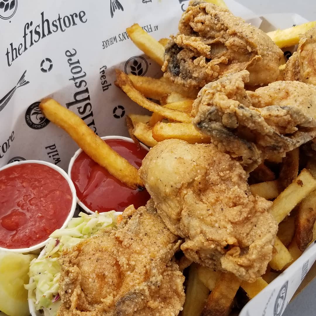 FishStoreYYJ's tweet image. We love to hear it!!! "Fried Oysters!! These guys sure know how to use a deep fryer &amp;amp; make cocktail sauce at #floatingfishstore." - Image by Instagram Guest Leila Mehra - the1bestthing instagram.com/p/BjdewuOjSQR #thefishstore #fishermanswharfvictoria #bcoysters #yyjeats #yyj