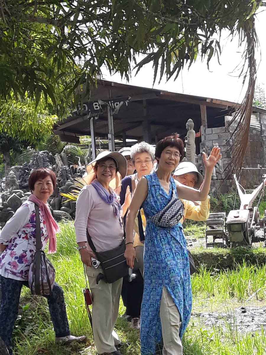 karisma_bali's tweet photo. A peaceful landscape of #Bali. A duck is working in a rice field. A peaceful landscape spreading a nice rice terrace. There is a great point suitable for seeing the sight, so I will show you around. Please feel free to contact us.
#tour #guide #driver #carcharter #adventire https://t.co/E8AIqW2EdT