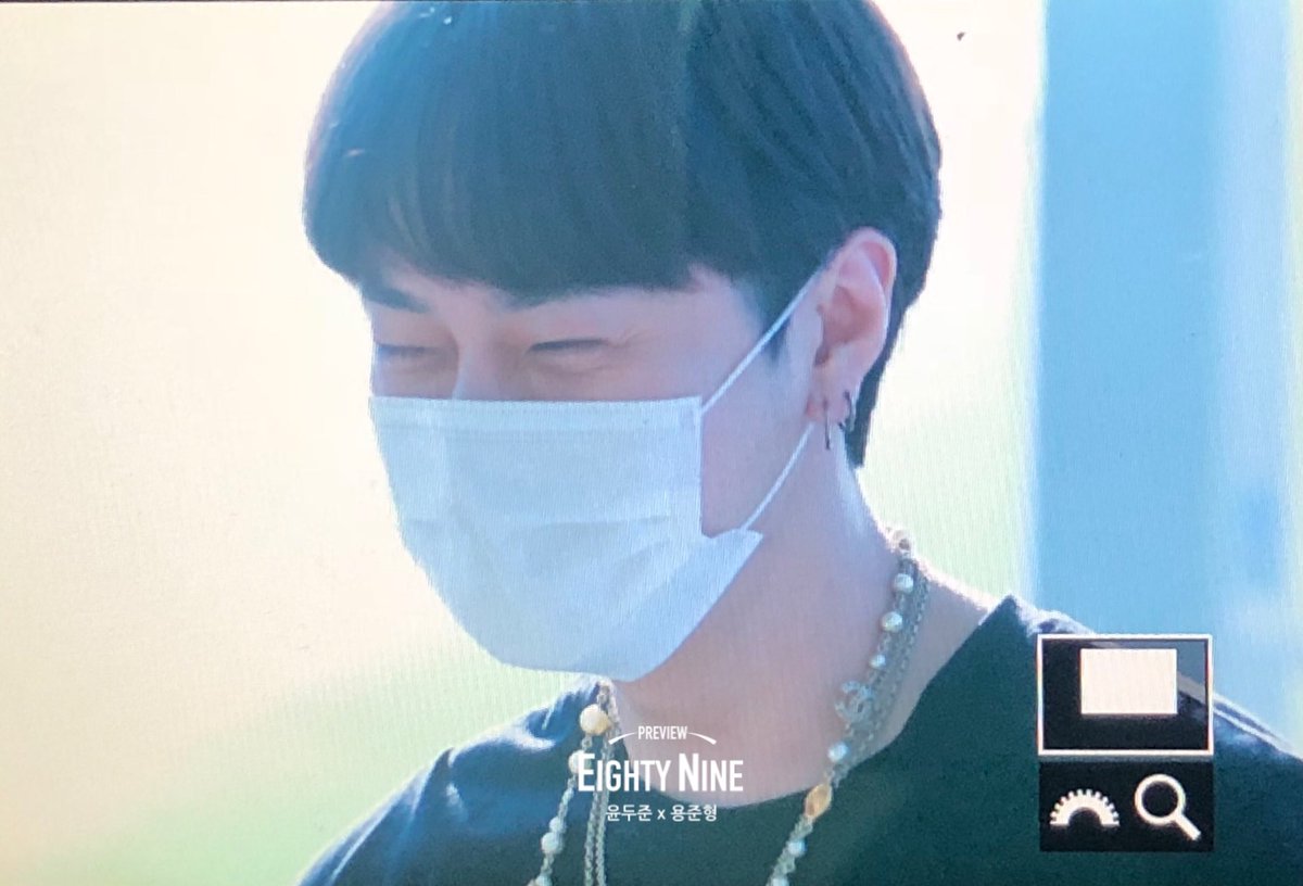 EightyNine892J's tweet photo. 180601 #하이라이트 #준형 출국 😆😆 https://t.co/VtzQywVWPQ