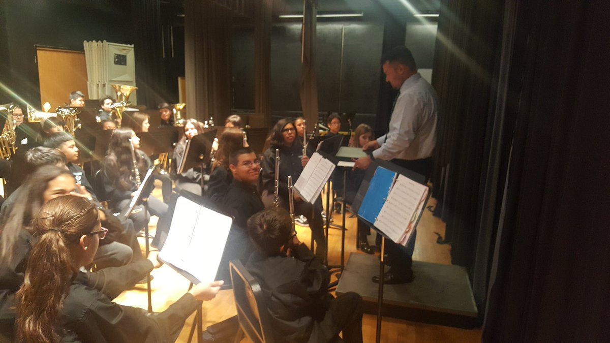 mamcculloch1's tweet photo. @HeritageMSBand Symphonic Band II is warming up for tonight's performance 😁 Have fun.  #ecisdtweets #hmstweetingstorm https://t.co/zArWMbG14M