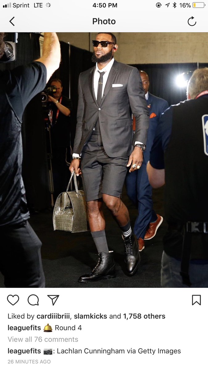 DLoveLess_'s tweet image. Can someone save my mans 😭