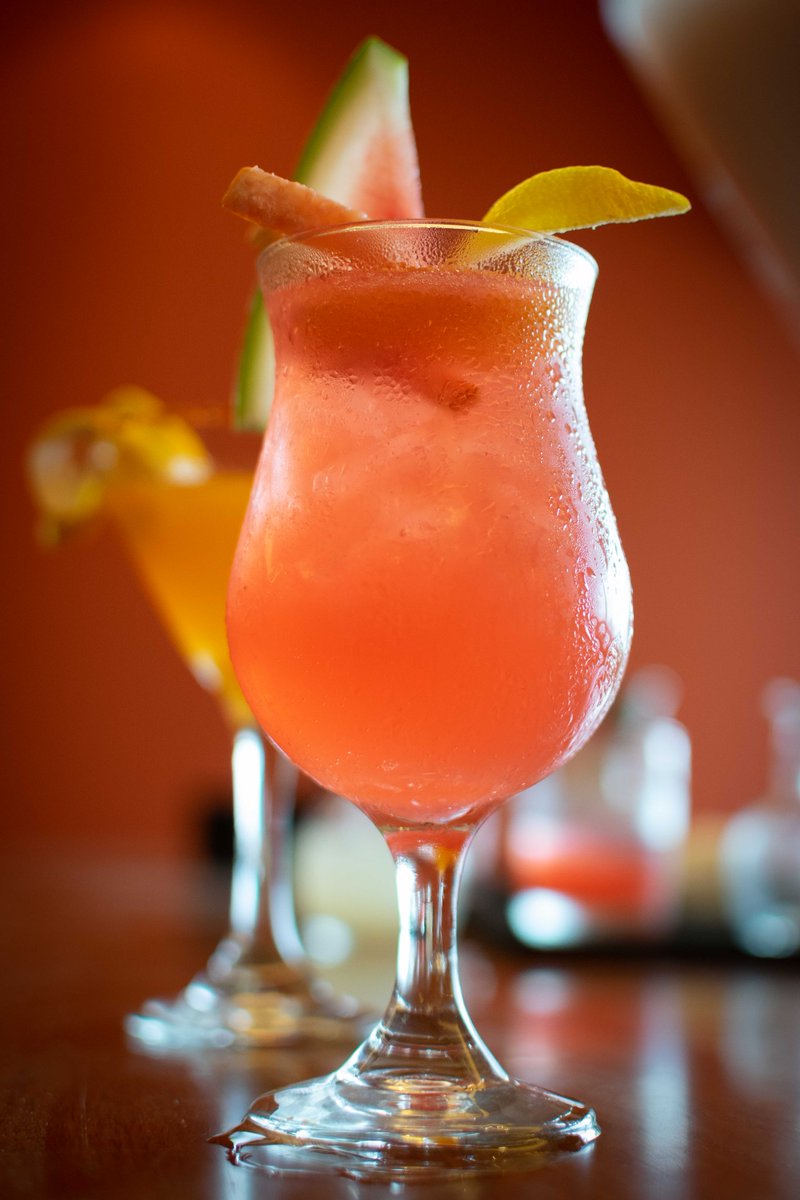 HiltonPDC's tweet photo. ¡Dale un giro a tu repertorio de bebidas y aprende a preparar cócteles caribeños! 🍸 🍒 🍍
Disfruta de nuestro taller de #Mixología, viernes 1 de junio a las 5:30 p.m.

 #Coctelería #TodoInlcuido #TheRoyalPDC https://t.co/ALLrhyjin7