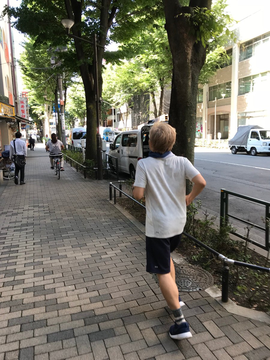 水道橋博士 浅草キッド Hatasiai に向けて 新弟子元花形ラガーマン山本と共に朝のロードワークを開始 もう数年ぶりのランニング 阿佐ヶ谷まで往復 お店にも開店前出勤 最後は坂道ダッシュ 昨日の鍼灸が効いたか 意外に息も上がらず 体力がある