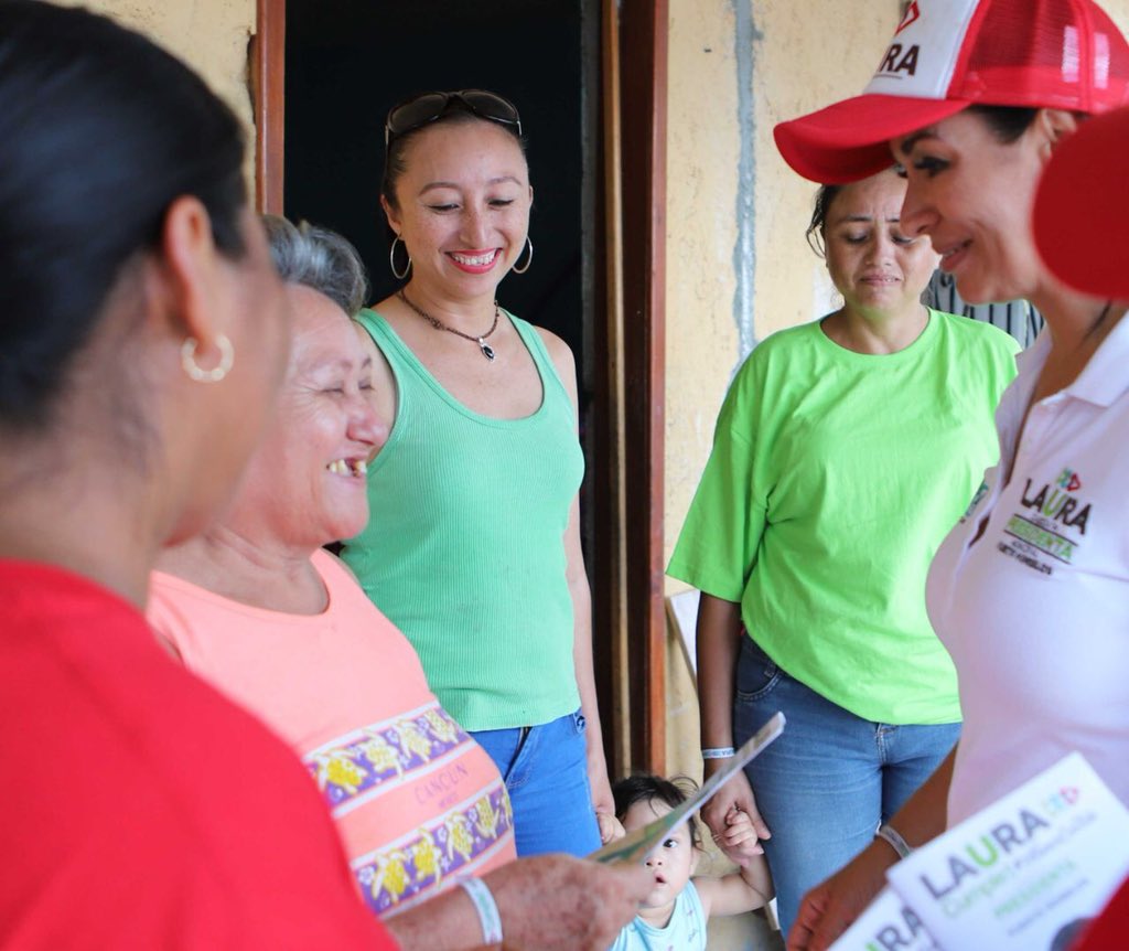 LauFdzOficial's tweet photo. Pasé una excelente tarde con mis amigos de la colonia Pescadores, donde la mayoría de las familias viven del turismo. También tuve la oportunidad de saludar a sus primeros pobladores. Agradezco que unan su voz y fuerza a nuestro proyecto. #yVamosConTodo. https://t.co/7OjjigWpoG