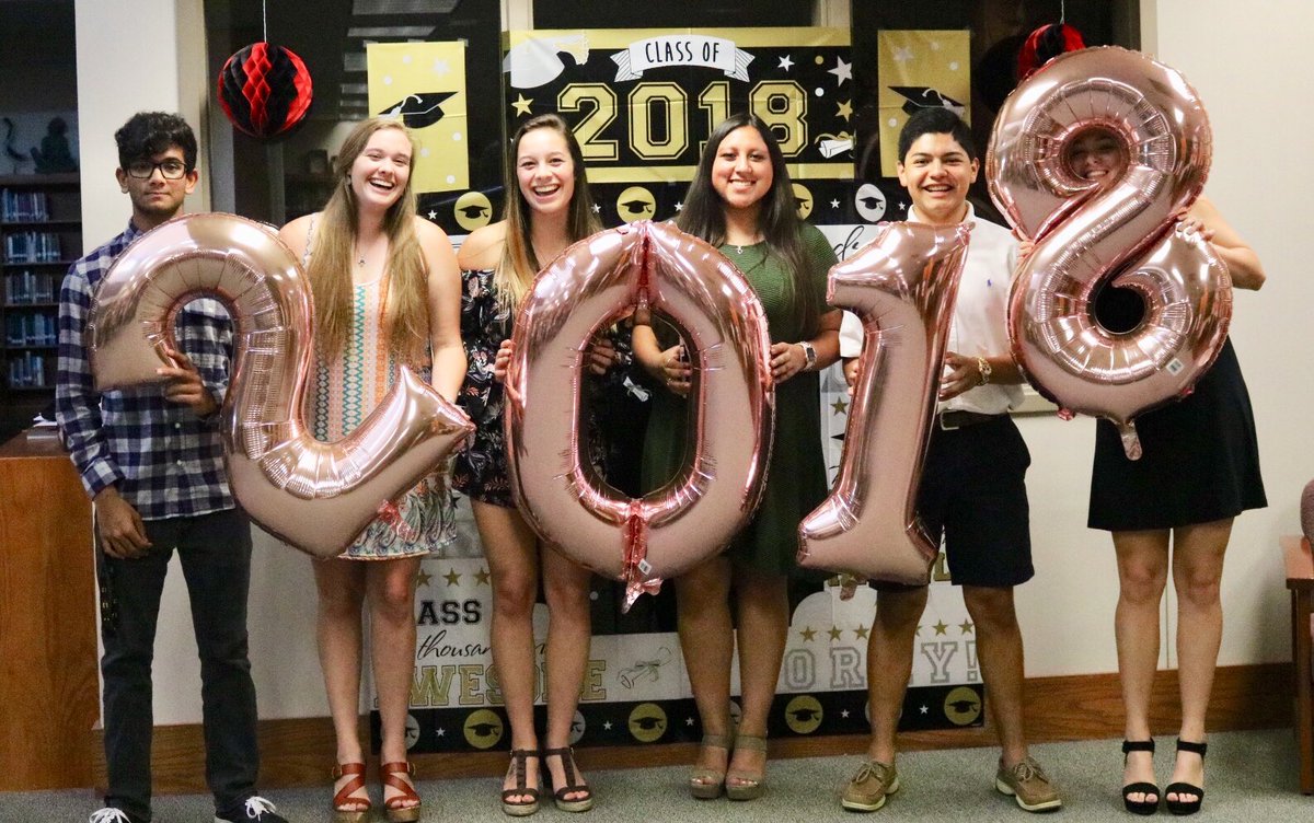 vrhsprojectgrad's tweet photo. VRHS Avid Senior Banquet. Proud of our seniors. Great job @VRHSAVID https://t.co/a1VtQnmeoS