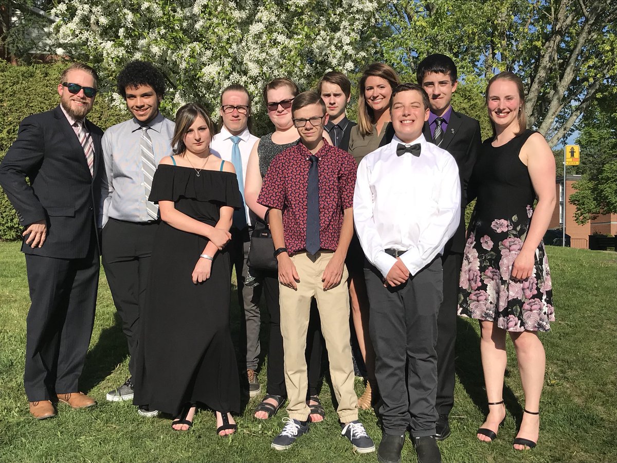 Cferhrhs's tweet photo. CFER Heritage cleans up very well. Looking good everyone. Bonus points for anyone who can figure out why Mr. Cook’s hand is like that. 😂 #reseaucfer #cferpic #olympiadesreussitejeunesse #OlympRJ #olympiadRJ https://t.co/VqqHEzsvZy