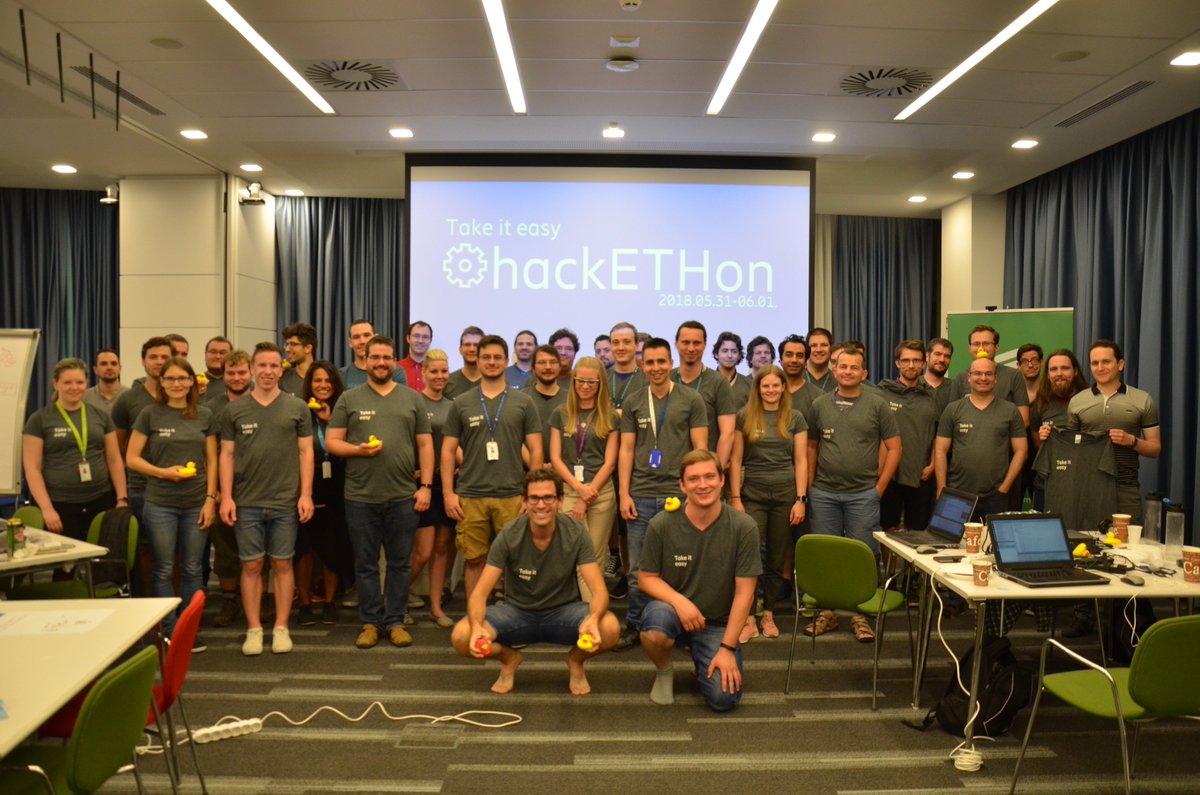 hon_et's tweet photo. Midnight photos of #hackethon24 https://t.co/FzdhkMsynb