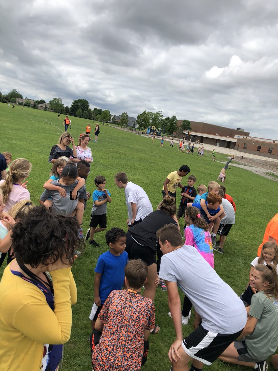 Faase608's tweet photo. Our 6-7 class cannot believe that we had our final meeting with our buddies @MrsAustinKinder today! We cannot believe how all have grown this year academically! We are so thankful to the administration of both schools for allowing us to meet every month! @WDPWestwood https://t.co/dUuzpsj8cl
