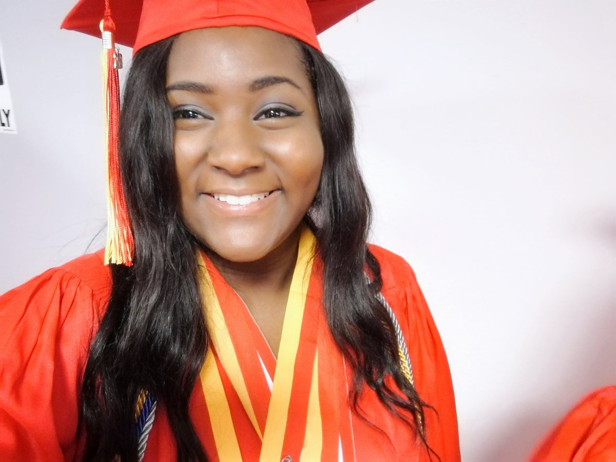 Smiley_dawson_'s tweet image. I graduated!!!! This is one of the last few #DBHSExperience . I enjoyed my years in high school and I wish good luck to the future graduates that follow me. I love every who impacted my life throughout these bittersweet years.