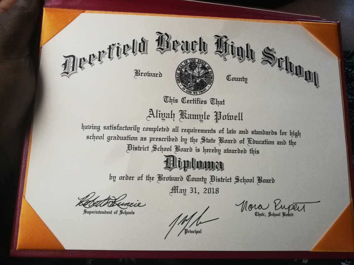 Smiley_dawson_'s tweet image. I graduated!!!! This is one of the last few #DBHSExperience . I enjoyed my years in high school and I wish good luck to the future graduates that follow me. I love every who impacted my life throughout these bittersweet years.