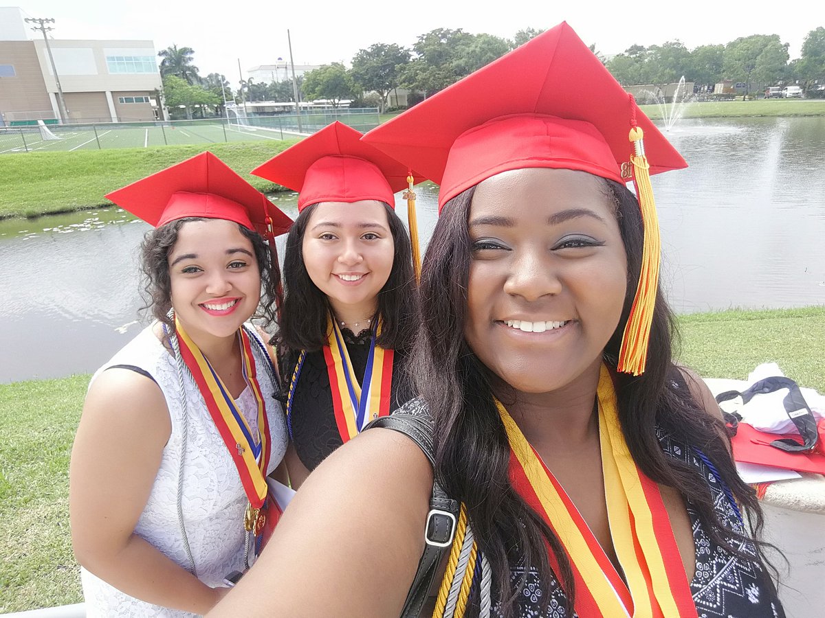 Smiley_dawson_'s tweet image. I graduated!!!! This is one of the last few #DBHSExperience . I enjoyed my years in high school and I wish good luck to the future graduates that follow me. I love every who impacted my life throughout these bittersweet years.