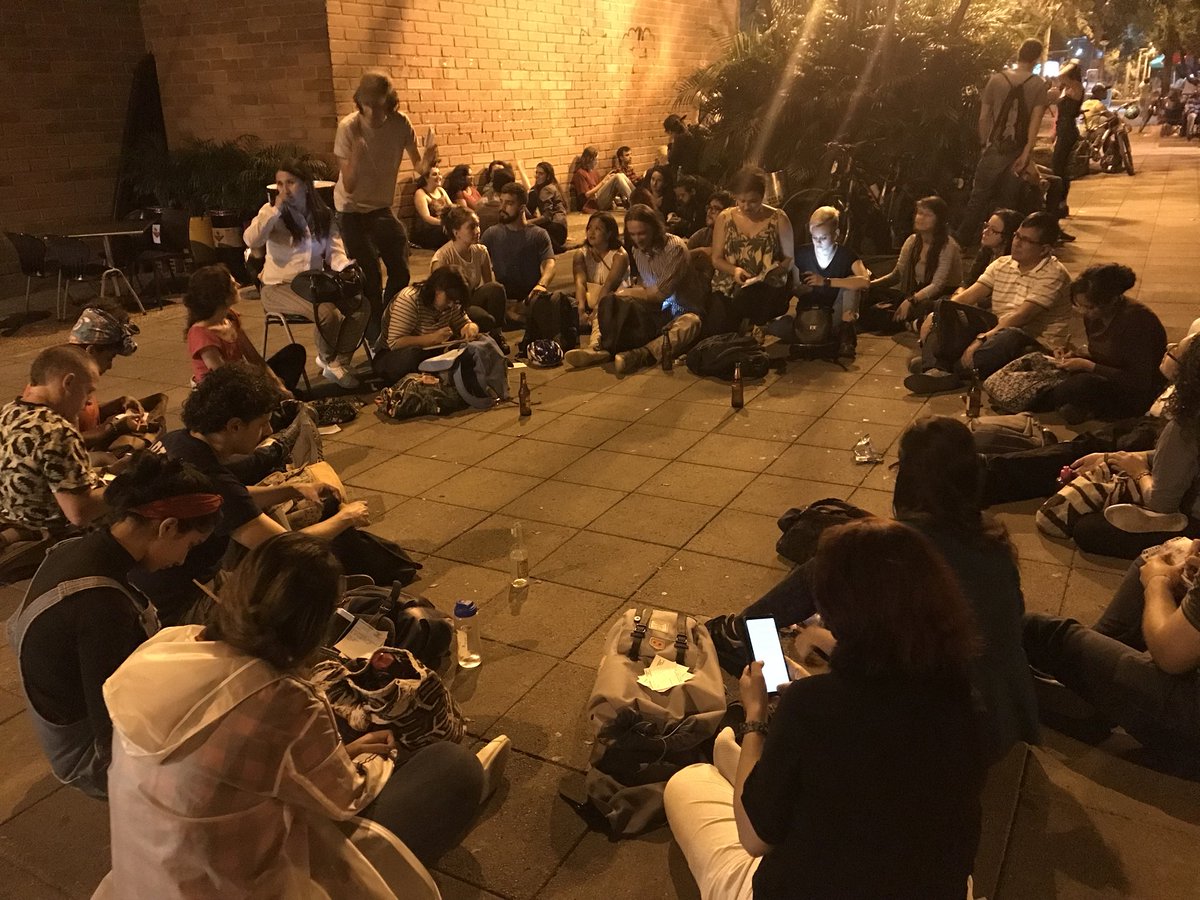 gynaji's tweet photo. Momento político crucial para #Colombia que necesita de juntanzas para tejer puntos comunes desde las diferencias #NosTocoLiderarANosotros https://t.co/9mJVJbNZsU