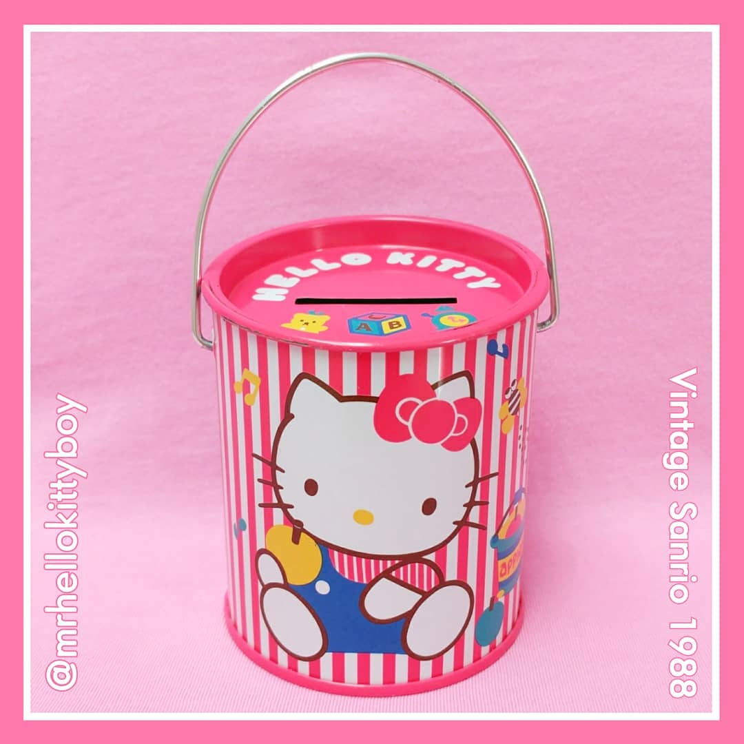 MrHelloKittyBoy's tweet photo. π»ππ #TBT Vintage 1988 #Sanrio #HelloKitty Tin Pail Coin Bank. Another piece from my Vintage Sanrio Collection I purchased in the 80's. #VintageSanrio #VintageHelloKitty #SanrioJapan #sanriocollection #hellokittycollector #hellokittycollection #hellokittyforever #hellokittyfan https://t.co/DTYycoqNcT
