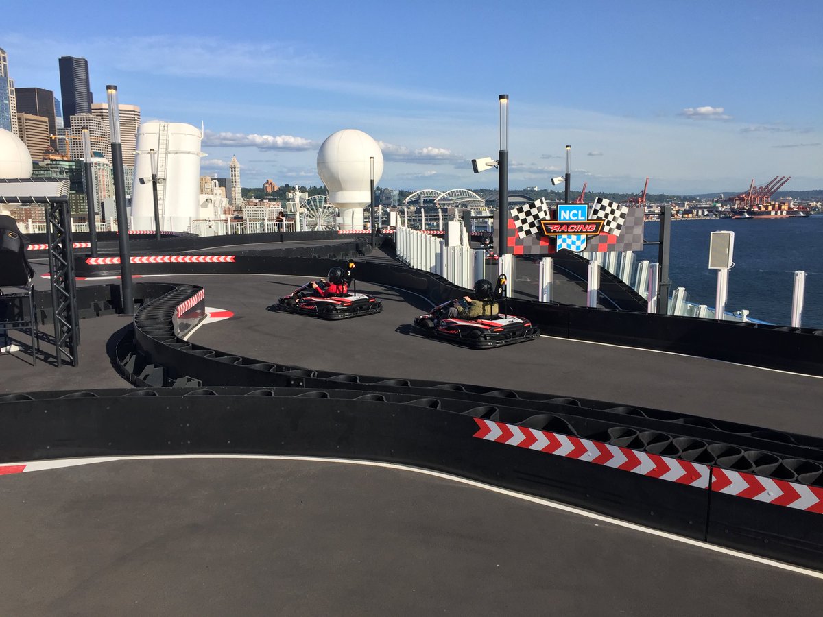Abgefahrene Attraktion: Die #NorwegianBliss hat eine Go-Kart-Bahn an Bord. Der Motorensound bei den Elektrofahrzeugen kommt aus dem Lautsprecher <a href="/CruiseNorwegian/">Norwegian Cruise Line</a>