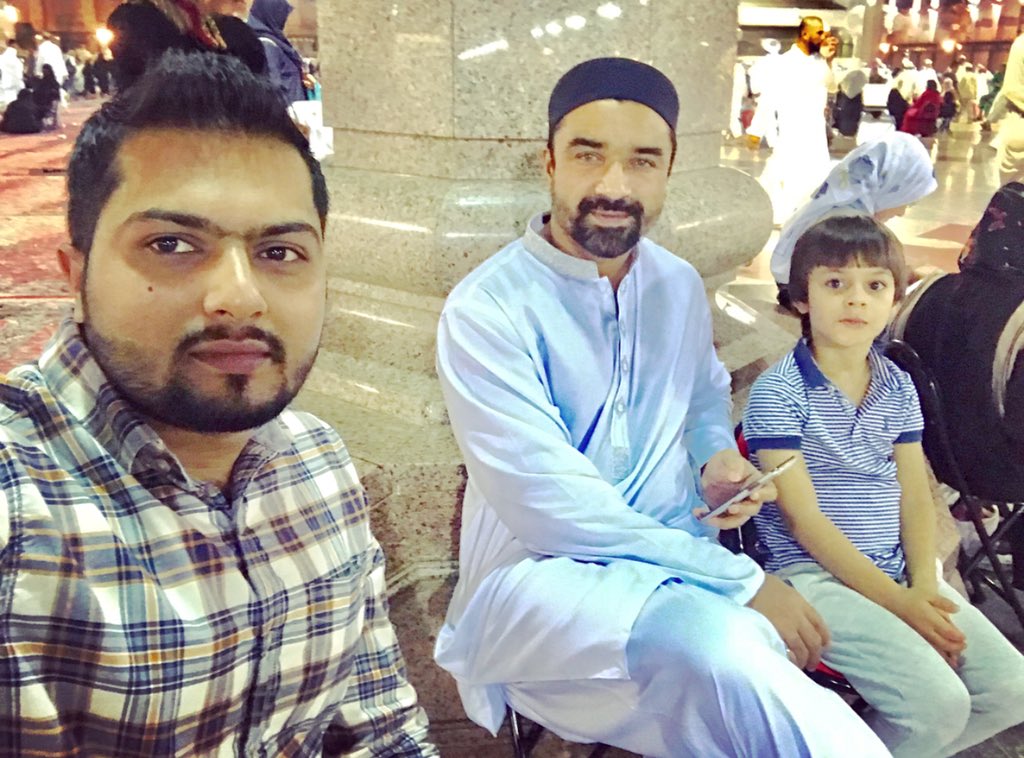 uranawaya's tweet photo. #Adaan, #Ajaz #Bhai & #me #Haram_Shareef (#Madinah_Pak) #29May2018 https://t.co/x7Zad15nFp