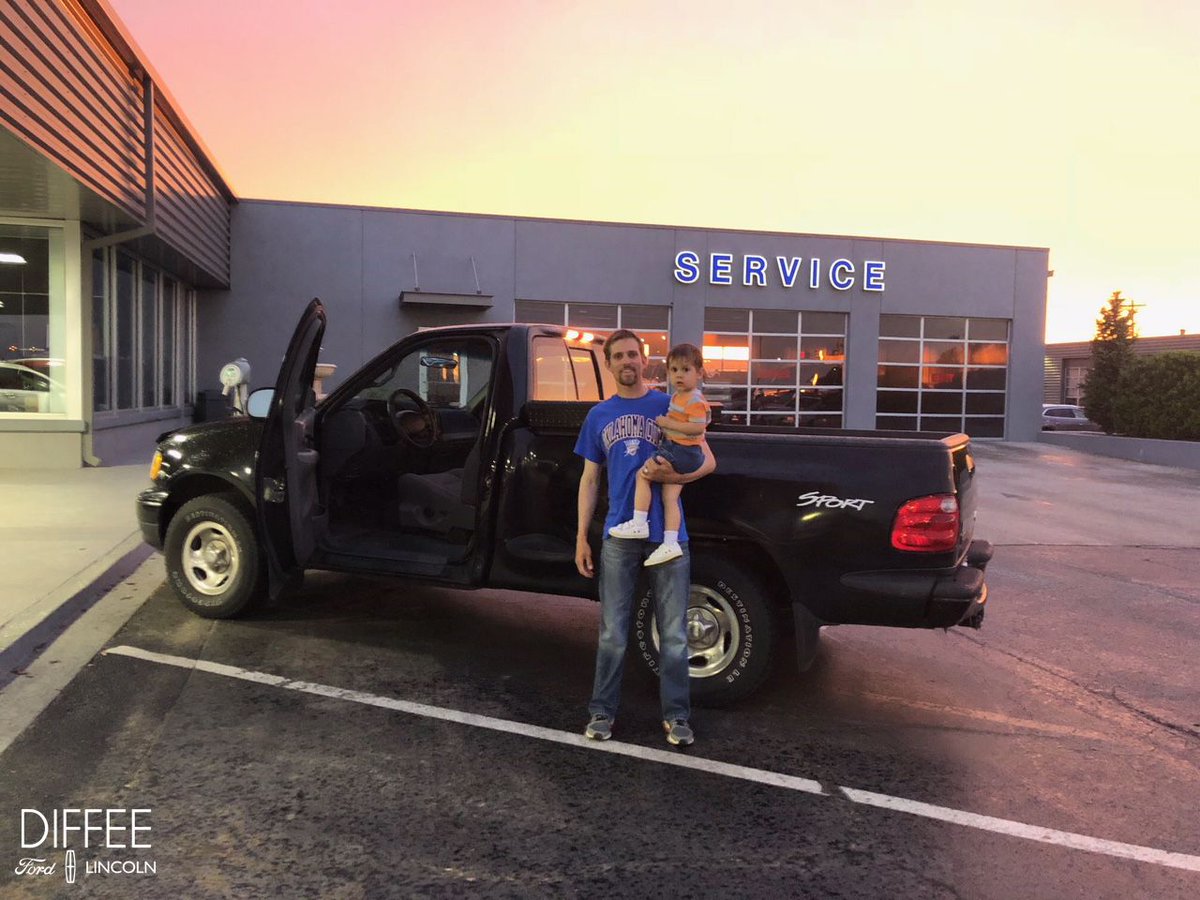 DiffeeFordLinc's tweet photo. Jonathan stopped by looking for a cheap truck and got a steal of a deal on a 2002 #Ford F-150 we had in stock! Enjoy your new truck! #MyNewDiffeeFord #SoldByLansing https://t.co/Zjwn8Uv1LS