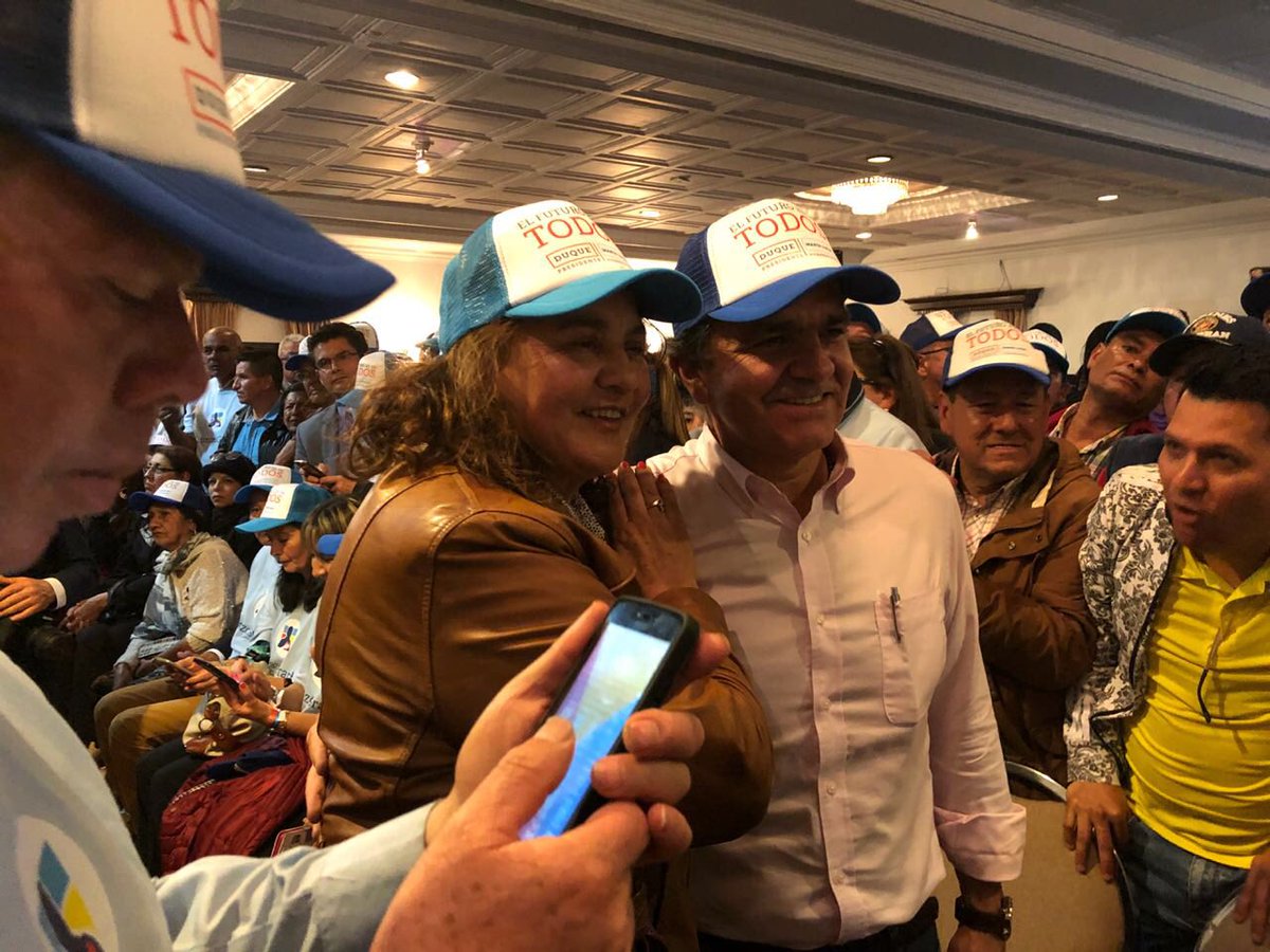 OIZuluaga's tweet photo. Con amor por el país promovemos la candidatura  de @IvanDuque y @mluciaramirez. Estamos felices por los resultados obtenidos pero vamos por más en Bogotá. https://t.co/jIEhXkXM1h
