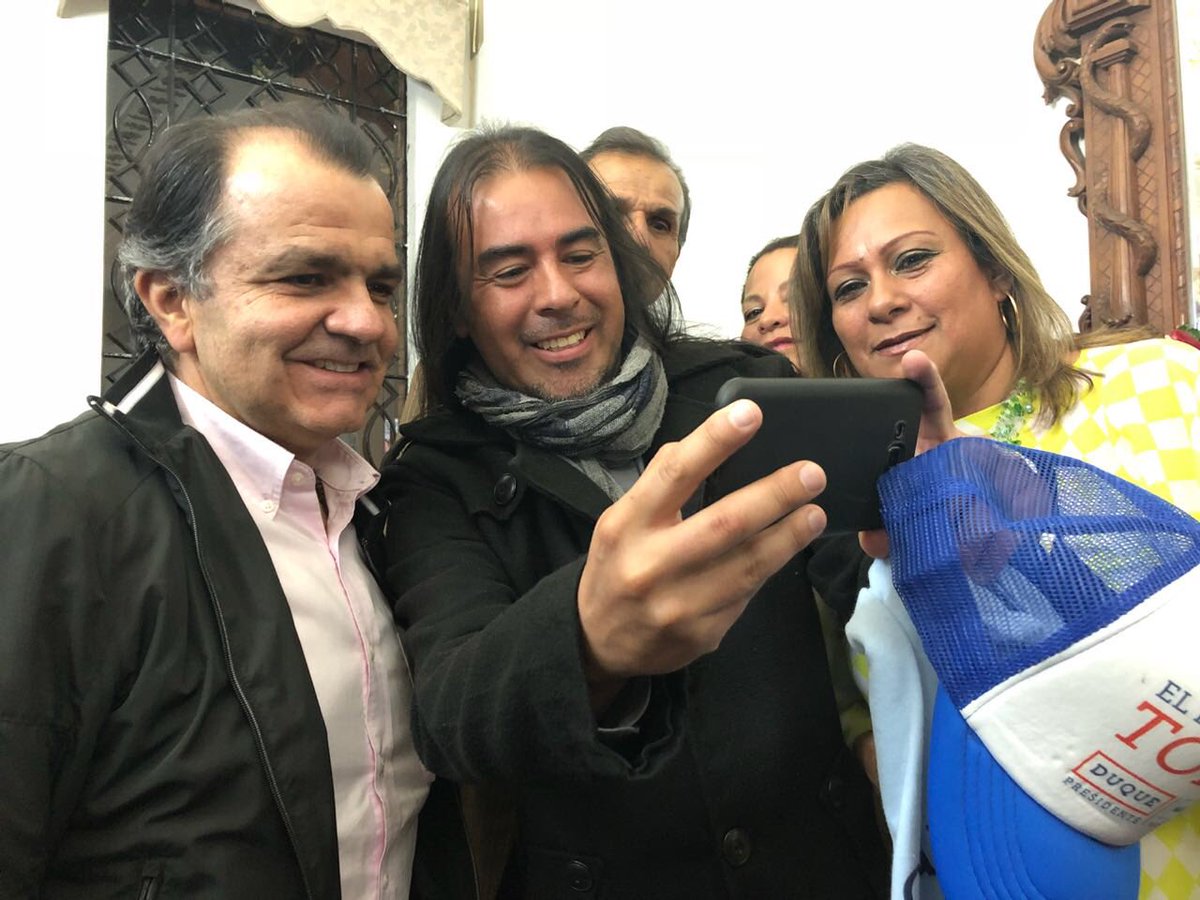OIZuluaga's tweet photo. Con amor por el país promovemos la candidatura  de @IvanDuque y @mluciaramirez. Estamos felices por los resultados obtenidos pero vamos por más en Bogotá. https://t.co/jIEhXkXM1h