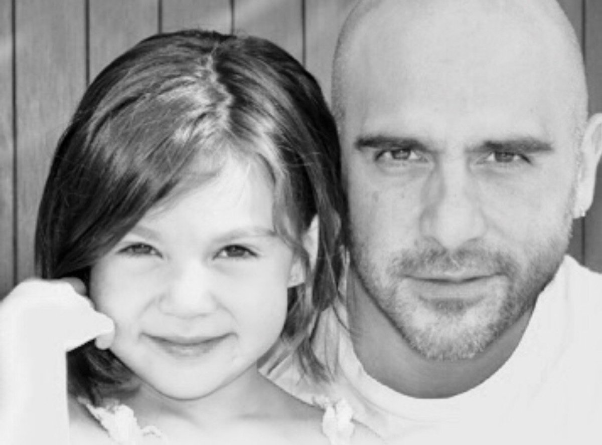 PelonGomis's tweet photo. La relación entre un papá y una hija está llena de ternura. Hoy mi hija ya es una adolescente y le escribí ésto hace 12 años... Dedicado a todos los papás y a sus princesas. 

XIMENA, EL AMOR DE MI VIDA
 
Me encanta que mi hija me haga preguntas. Me mi… https://t.co/f1y8evg0L8 https://t.co/NOGF5pukRF
