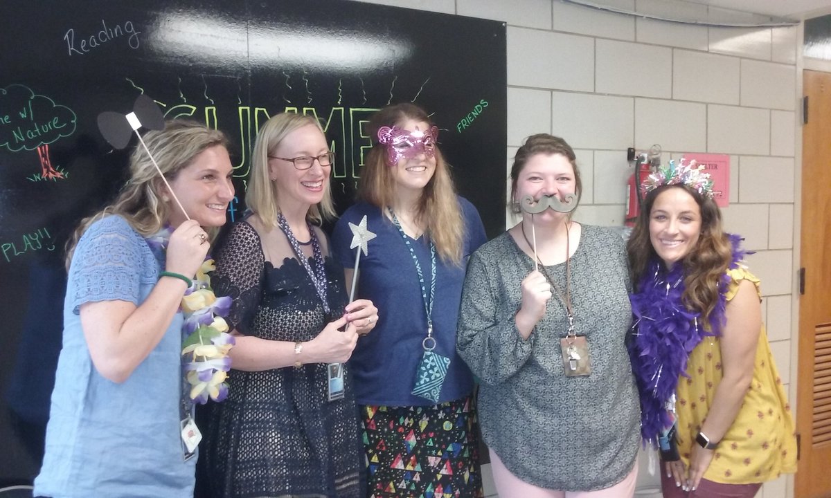 LauraHeinaacps's tweet photo. Marley Elementary teachers with their RSA, Mary #AACPSAwesome #aacpsrightstart https://t.co/QpO3gTvX7J