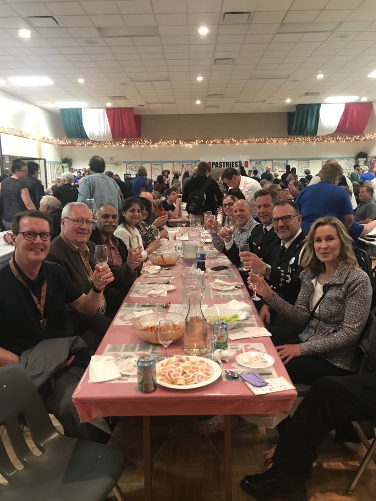 ItalianClub2017's tweet photo. Thank you to our VIP’s for joining us tonight! It was an honour to host you all and hope to see you again this weekend for more fun! #ItalianPavilionYQR #mosaicyqr #MosaicYQR https://t.co/RZEX5woqNz