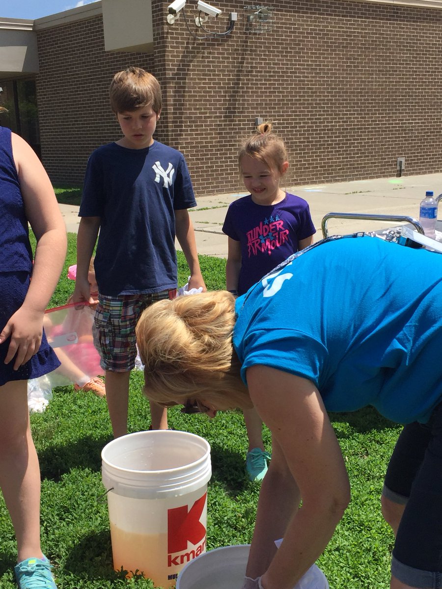 cjkwilts's tweet photo. Tie dying on the last day w/ @MPS_Foundation #KidsNet @sandoztigers @MillardPS https://t.co/84IMMvA8mw