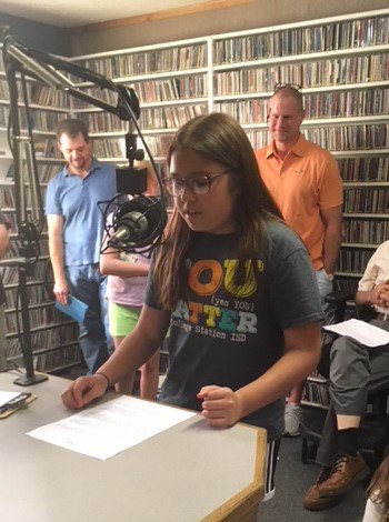 mrodz308's tweet photo. Our radio adventure at @keosradio on May 25, 2018 - Eight 4th graders & one 5th grader. So proud of my kiddos... so proud of our work. Sharing blog posts to a larger audience is impactful. #HourofBlog
https://t.co/9uXAJ3AXmn https://t.co/09jQ8pAdcV