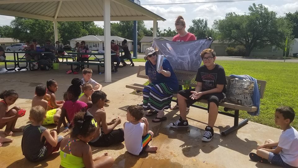 HeatherCoryLMS's tweet photo. Summertime Storytime at the Splashpad was a success.  Past, current, and future Midwest City Elementary Jets were represented as well as neighborhood friends.  Summer Community Outreach keeps us all connected this summer @middelnews @middelsupt @UCOLME #mdpurpose https://t.co/oNLsfhDtag