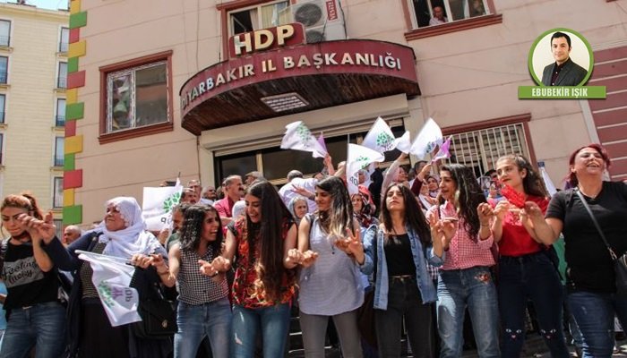 tr724com's tweet photo. HDP’nin Türk Solu fetişizmi başına iş açabilir!

https://t.co/DN6xF8FUk6

VPN'siz / https://t.co/NNnT2BFVzx https://t.co/MeZnfGWLYj
