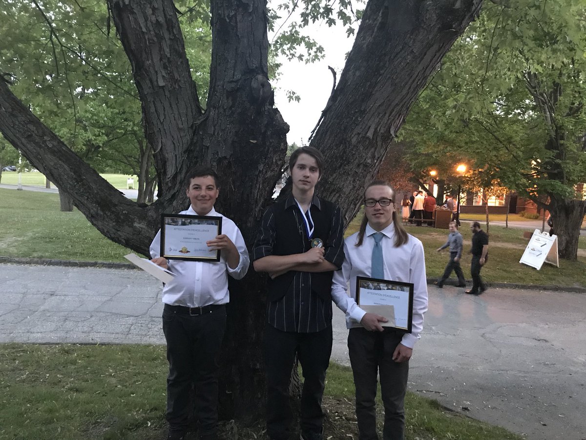 Cferhrhs's tweet photo. Our 3 award winners. Congrats boys. So proud of you all. #reseaucfer #cferpic #olympRJ #olympiadesreussitejeunesse #olympiadRJ https://t.co/LGPT8URG0b
