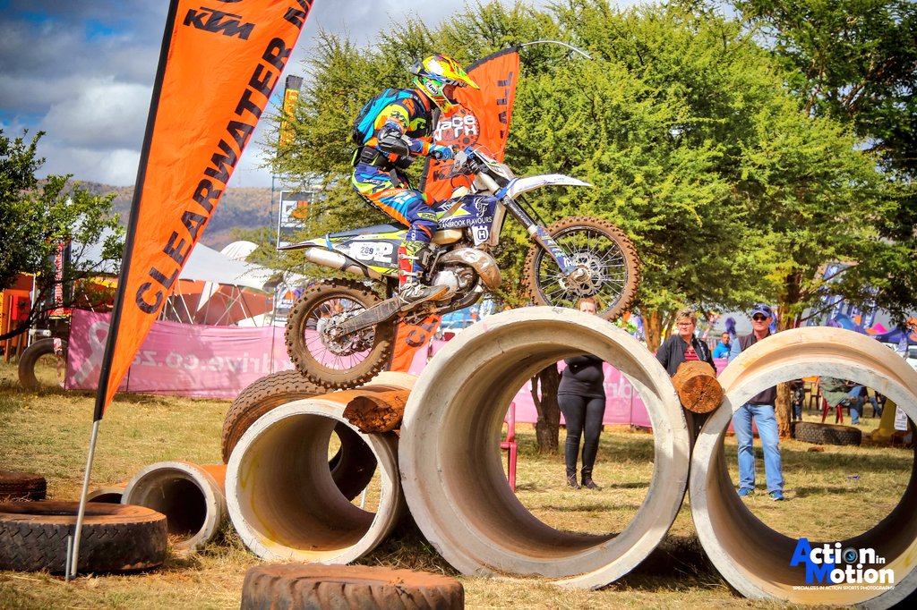 XhaleXtreme's tweet photo. ⚫FXR Moto gear available in South Africa at https://t.co/LP9WsxN7ic 🇿🇦
#xhalextreme #fxrmoto #dirtbike #advlife #mx #offroad #fmx #bmx #offroadkit #mxkit #mxgear #enduro #hardenduro #dirtbikelife #moto #bikelife #ridinggear #supercross #superenduro #ridingkit #thisismoto https://t.co/bu3pEKhWza