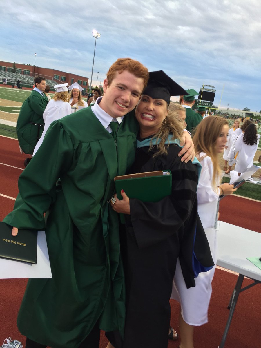 Indy_Lynne's tweet photo. #WHSRocks #WHSClassOf2018 https://t.co/ivWgdcAbbv