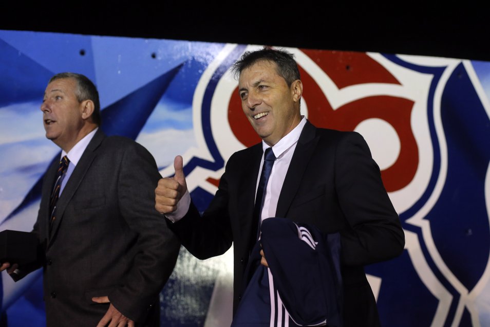 _UdeChile_'s tweet photo. Bienvenido al Club más hermoso del Planeta, profesor. Mucho éxito. #UdeChile #VamosLaU https://t.co/sWkUNqCF4v