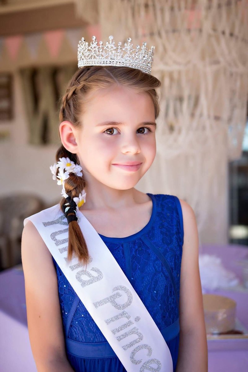 MissYumaCounty's tweet photo. Super excited to share my cute princess for State!👧🏻👑💖 Meet Zoiey, a CMN kid who enjoys pickles, lipgloss, the color pink, Target + Ghost Adventures! She wants to be a tooth fairy, doctor, ballerina, the Queen of Australia...but for now she is quite content being a princess💞 https://t.co/RfczQvBi9z